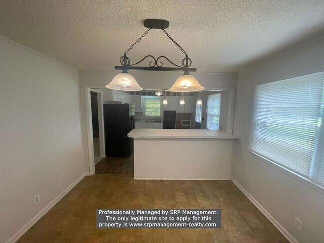 Building Photo - Charming Brick 3 Bedroom, 1 1/2 bath Home ...