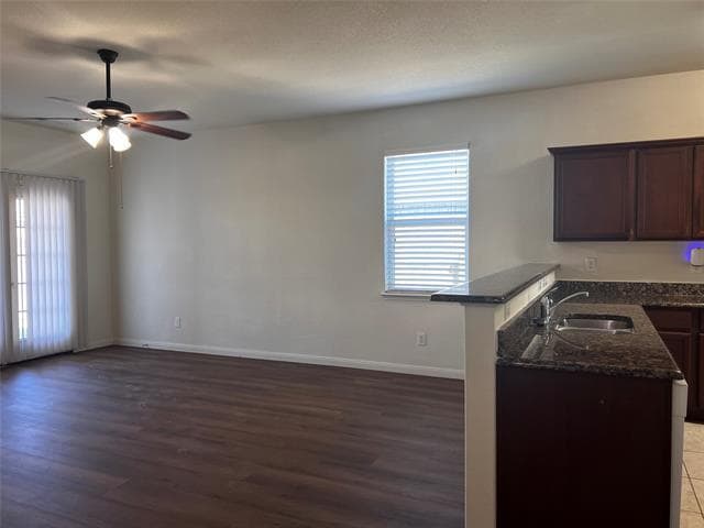 Foto del edificio - 208 Cottonwood Dr