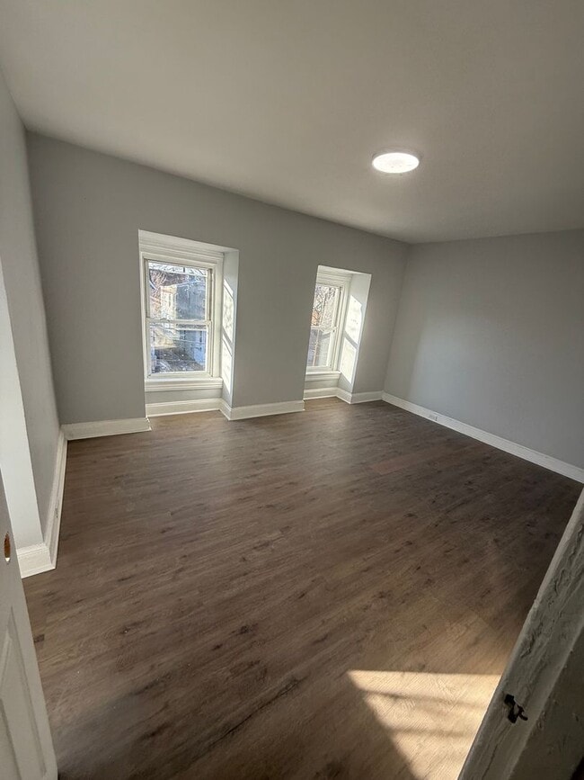 Move-In Ready 2 Bedroom with Stove, Microwave Refrigerator - Move-In Ready 2 Bedroom with Stove, Microwave  Refrigerator House