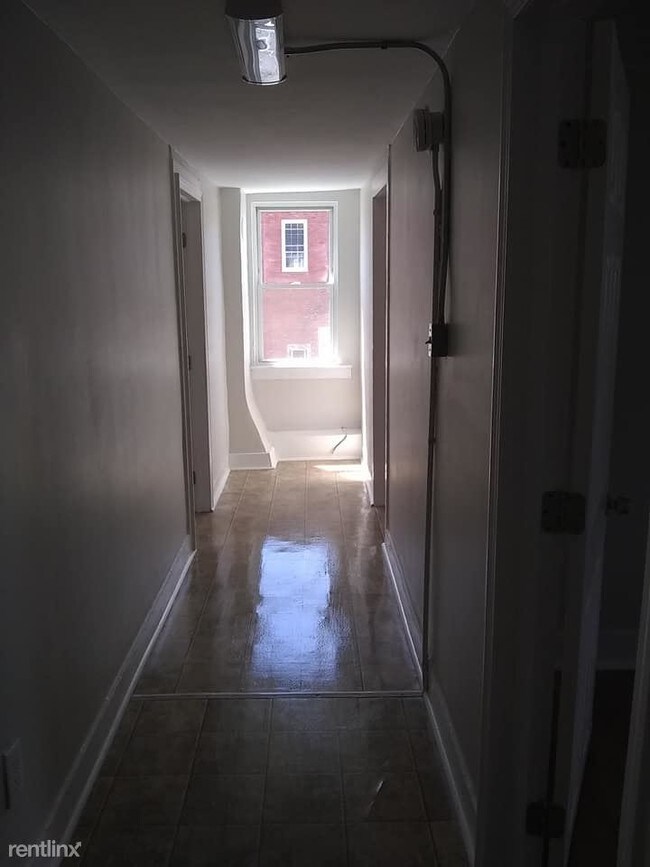 Building Photo - 2 br, 1 bath Apartment - 5B Maple St