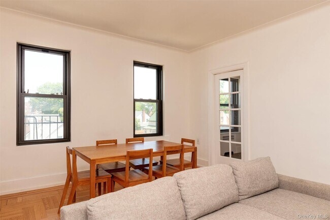 Foto del edificio - 76-66 Austin St