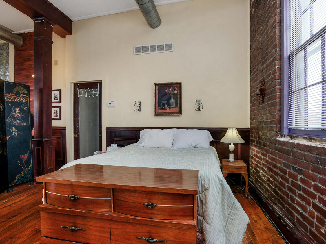 Foto principal - 274 E Lafayette St
