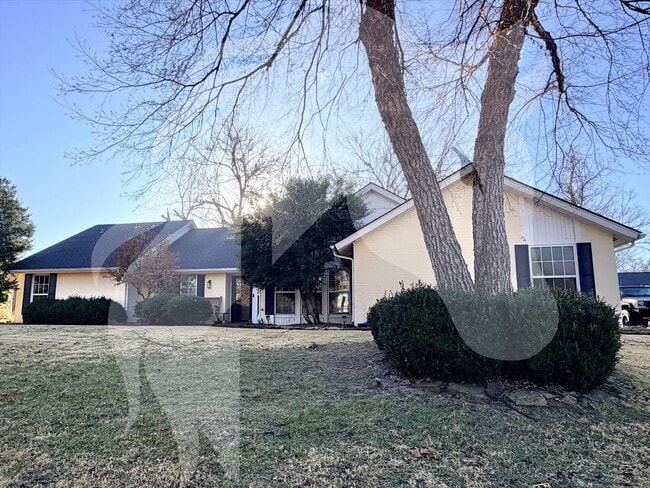 Foto del edificio - "Spacious 4-Bedroom Haven on Old Mallard Rd – Your Perfect Family Retreat in Enid!"