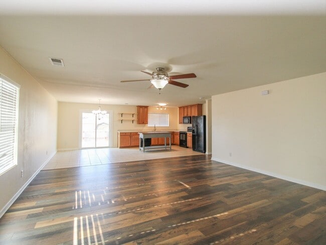 Building Photo - Modern and updated home in desirable East ...