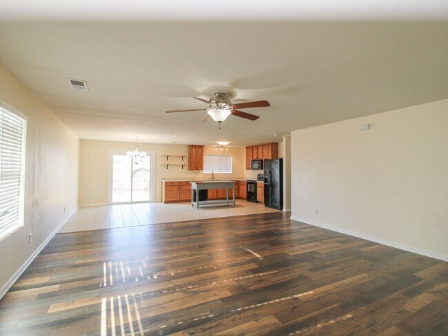 Foto del edificio - Modern and updated home in desirable East ...