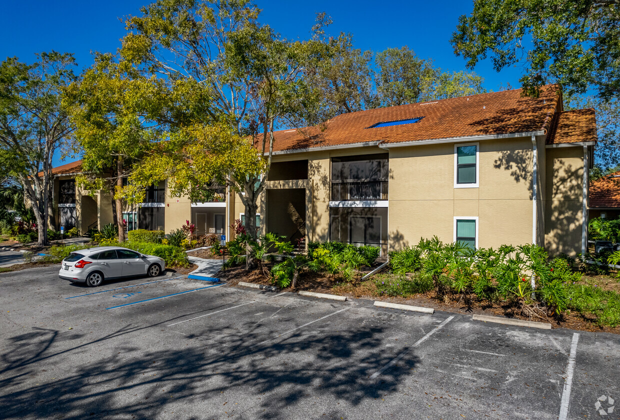 Primary Photo - Vintage Grand at Palmer Ranch Apartments