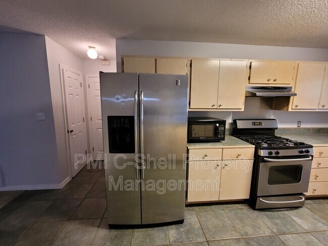 Foto del edificio - 3171 Pins Ln