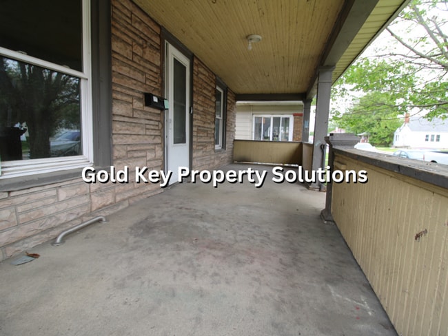 Building Photo - Attractive 2 BR 1 BA House with Central Air and Huge Front Porch (SECTION 8 APPROVED)