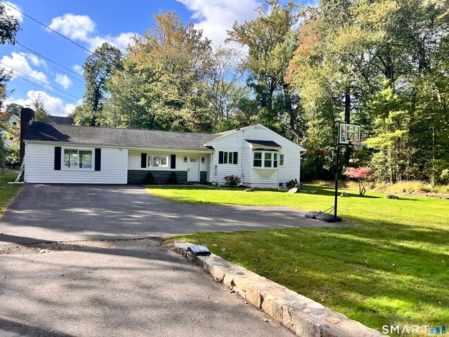 Foto del edificio - 267 Thunder Hill Dr