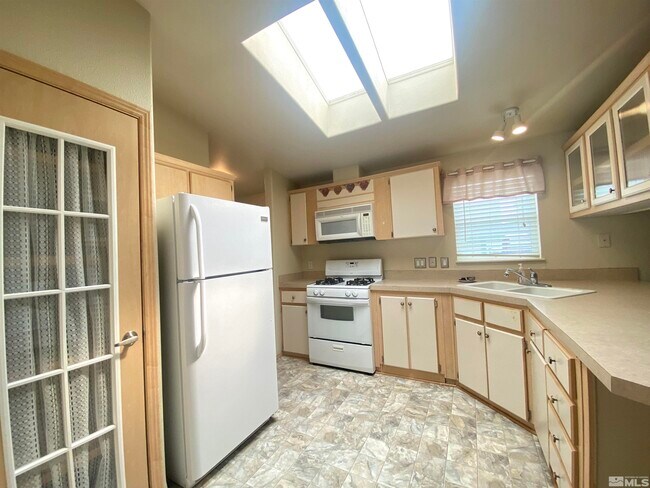 Building Photo - 375 W Patrician Dr