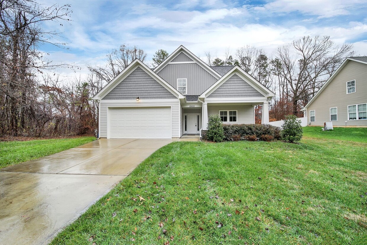 Foto principal - Modern Home In Matthews