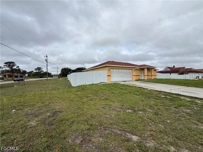 Foto del edificio - 696 Homestead Rd S
