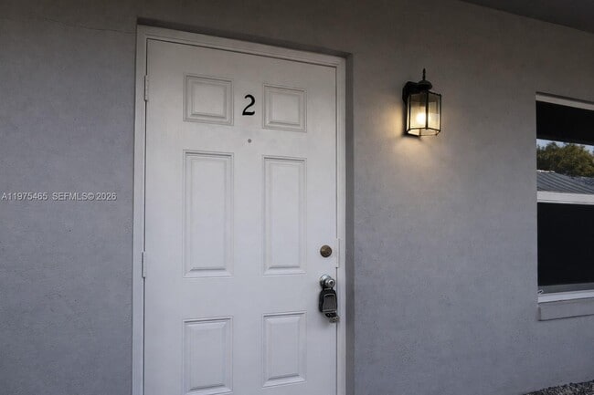 Foto del edificio - 3841 NE 3rd Ave