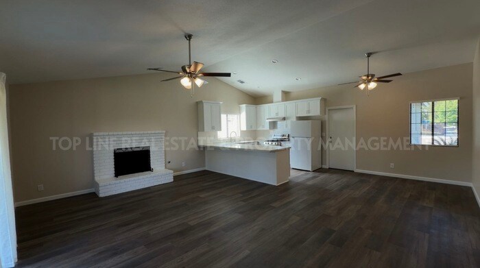 Building Photo - 1451 E Brea Ave