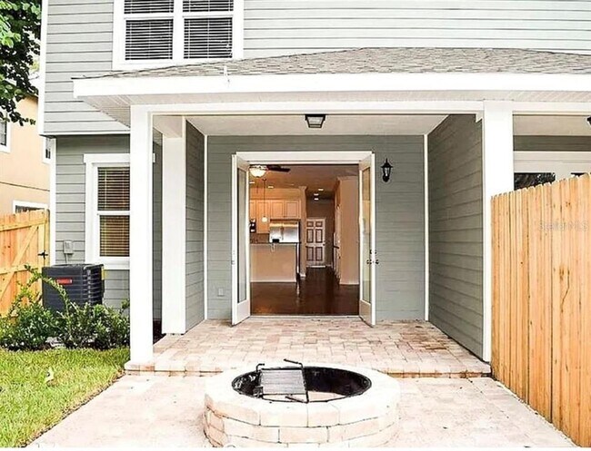 Foto del edificio - 2822 E Jefferson St