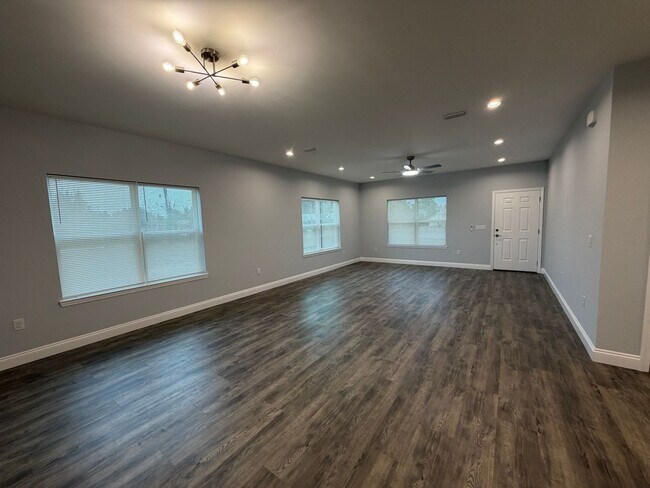 Building Photo - 4207 Northshore Rd