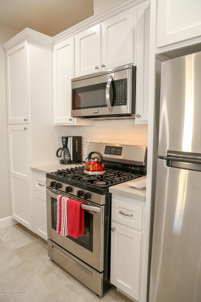 Building Photo - 5400 La Cresta Ct
