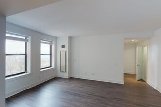 Interior Photo - Shoreland