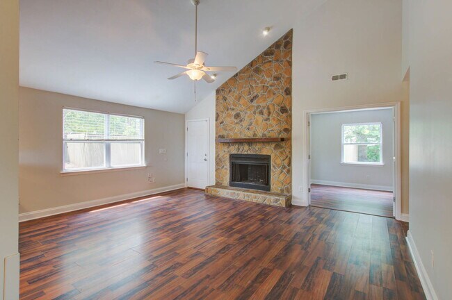 Foto del edificio - 8115 Pleasant Ridge Dr