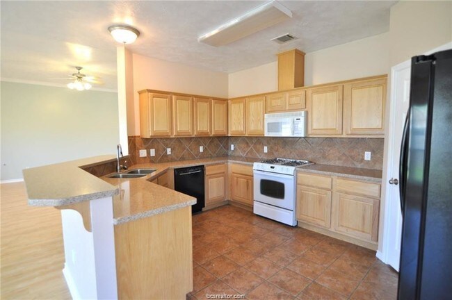 Building Photo - 1212 Spartanburg Ct