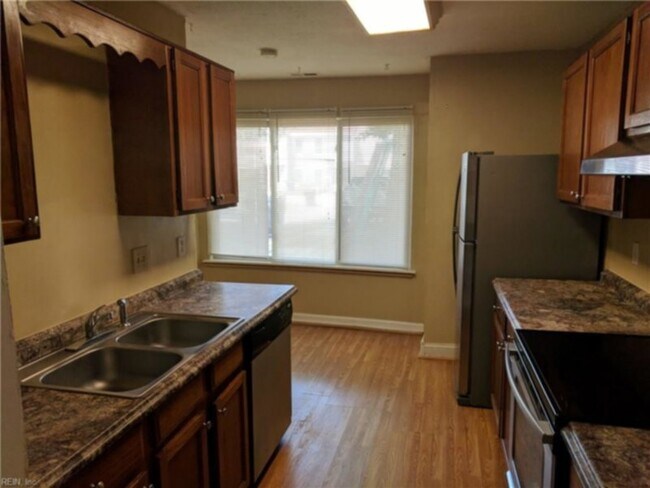 Foto del edificio - 243 Thalia Trace Dr