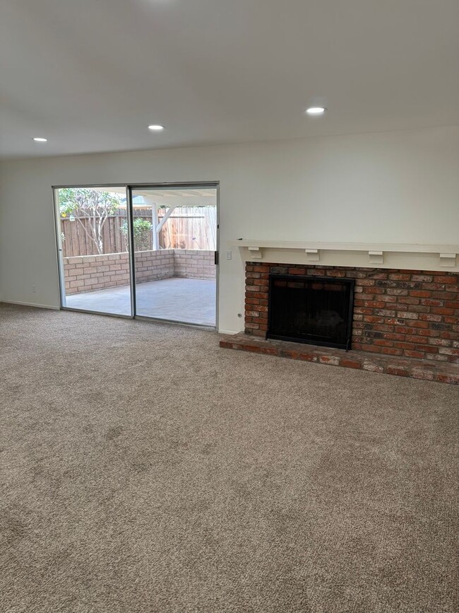 Building Photo - Bright and Updated Camarillo Home with Fireplace and Outdoor Living