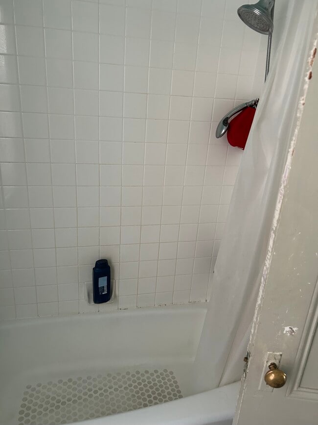 Tub - 383 Main St