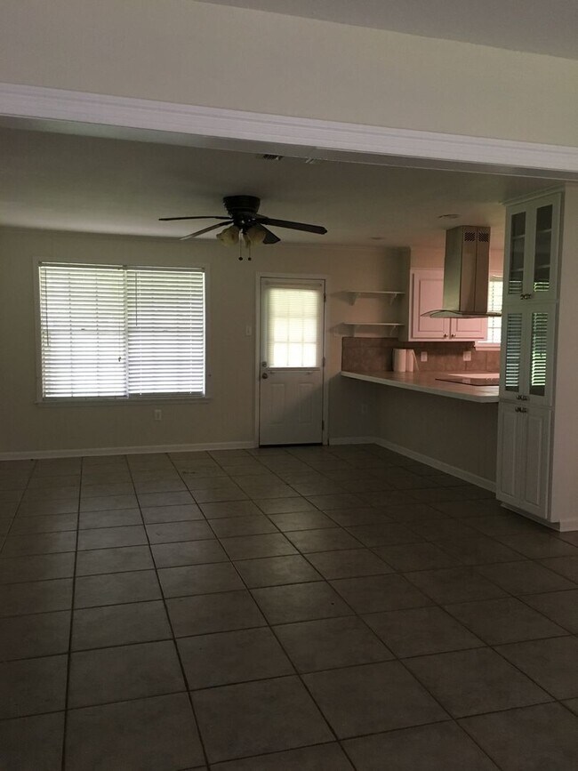 Foto del edificio - 1120 Wylie Dr