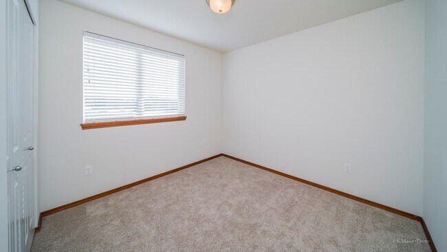 Building Photo - 9200 11th Place NE