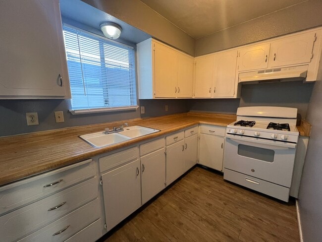 Foto del edificio - 1830 S Garden St