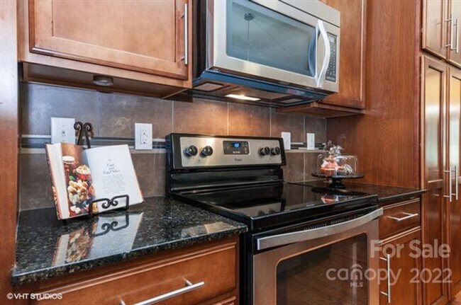 Foto del edificio - COMING SOON! Bright 2BR 2.5BA Home w/ Granite + Huge Island • Loft in Fort Mill