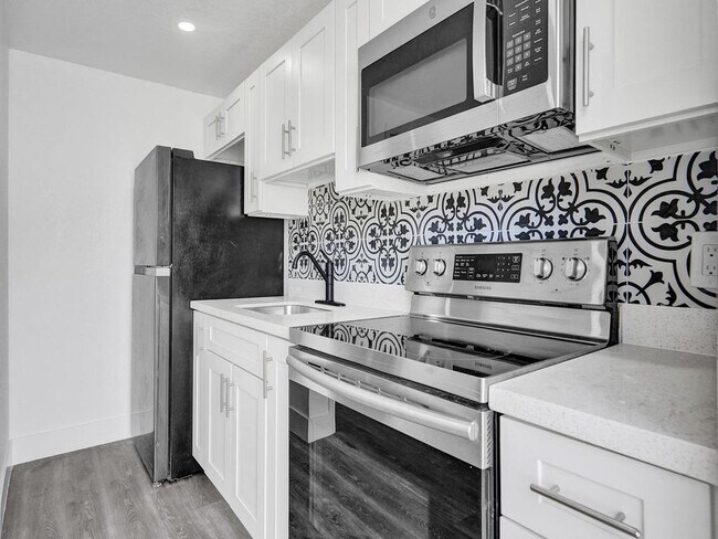 Building Photo - 940 SW 28th St