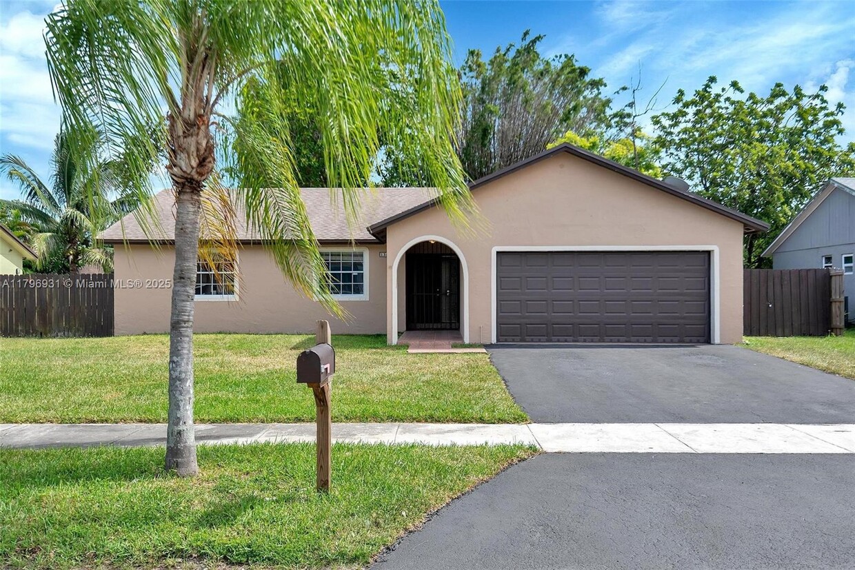 Foto principal - 13828 SW 283rd Terrace