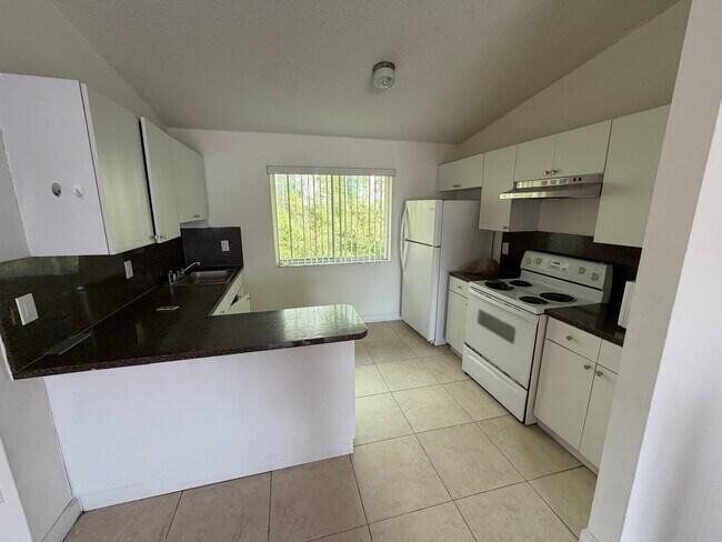 Kitchen - 8023 Lake Dr