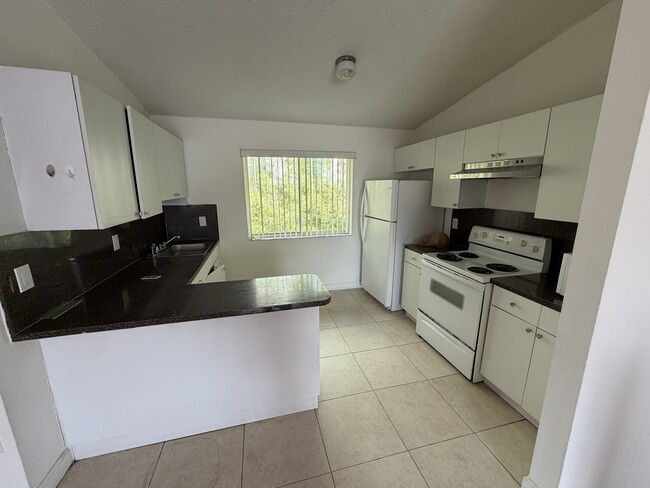 Kitchen - 8023 Lake Dr