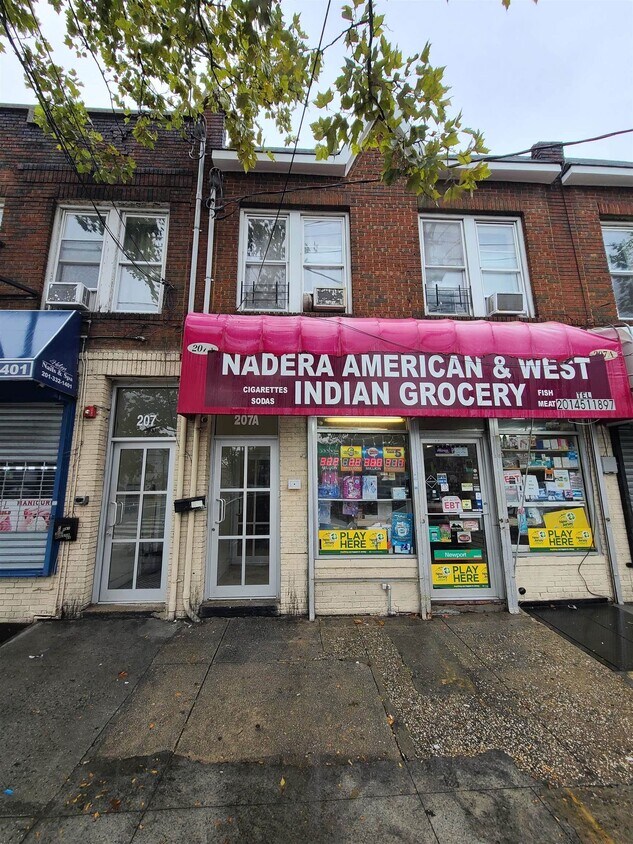 Primary Photo - 207A Mallory Ave