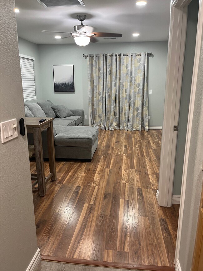 Foto del edificio - 24940 Butterchurn Rd