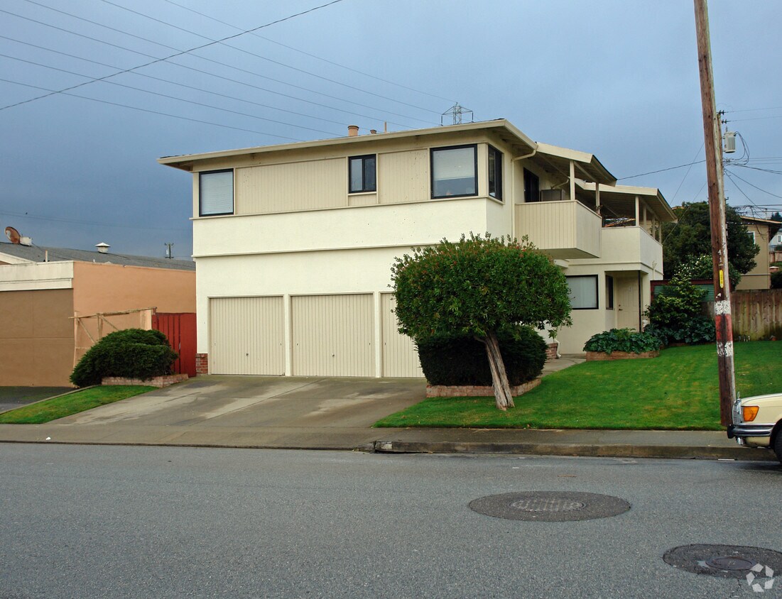 Primary Photo - 427 Serra Dr