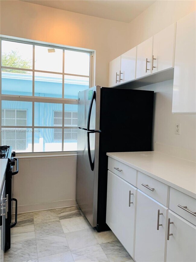 Foto del edificio - 2840 Pine Tree Dr