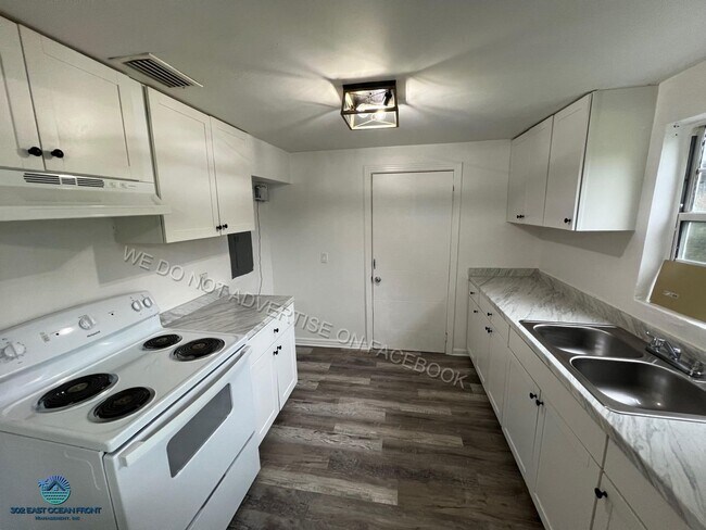Foto del edificio - Lovely 3 Bedroom 1 Bathroom now available ...