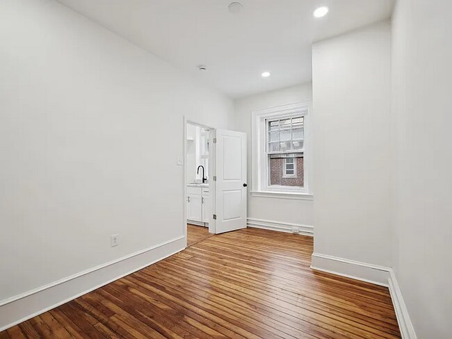 Building Photo - 236 Harvey St