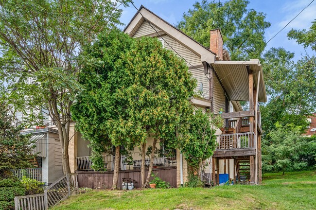 Building Photo - 823 Lilac St