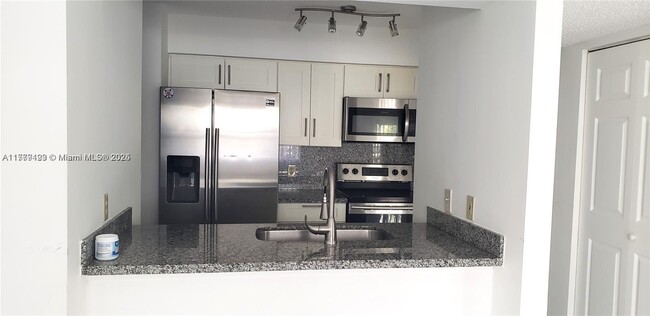 Foto del edificio - 630 S Park Rd