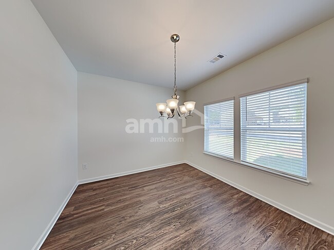 Building Photo - 136 Ivy Brook Dr