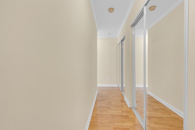 Foto del edificio - 2407 N Kennicott Dr