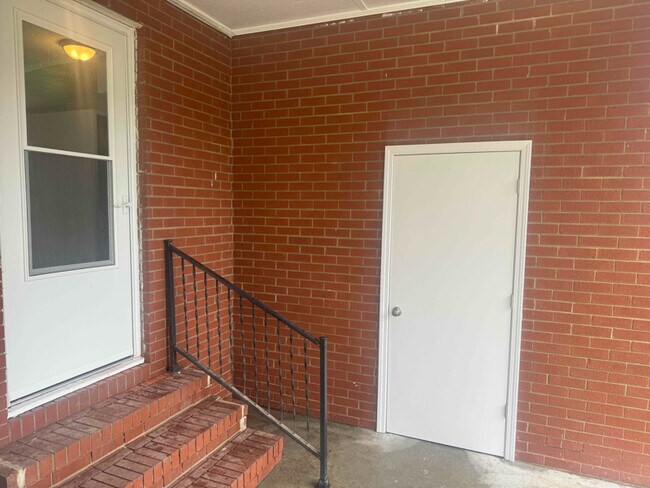 Building Photo - 108 Horace St
