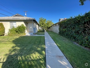 Building Photo - 314 W Providencia Ave