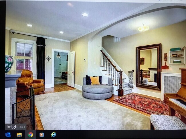 Living Room - 316 N Mary St