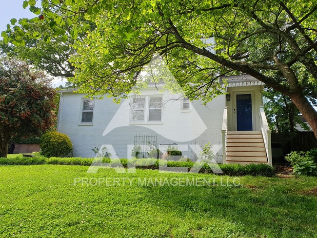 Building Photo - NORTH KNOX - 3 Bd Single Family Brick Ranc...