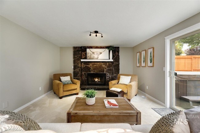 Building Photo - 568 N Palmetto Dr